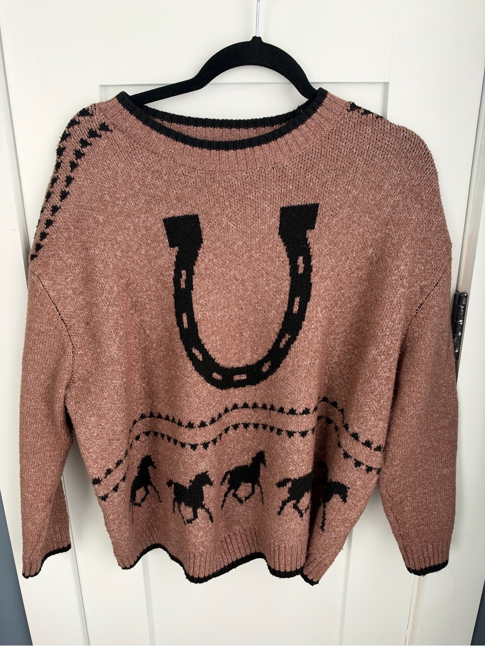 Soho & Stella Women’s Horseshoe & Horse Pattern Crewneck Sweater Size Medium